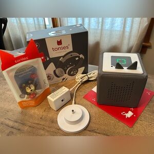 GUC Grey Tonie Box with Headphones.